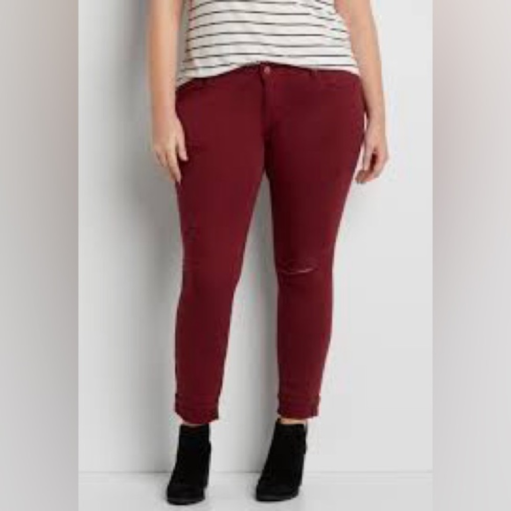 Maurices Vigoss BNWT plus size 20 skinny jeans with destruction